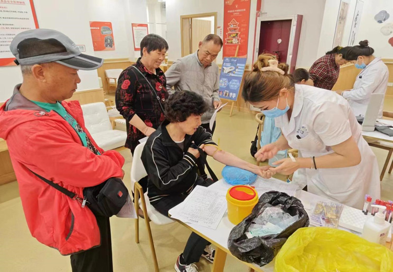 金紅社區養老服務站 聯合社區醫院開展公益體檢